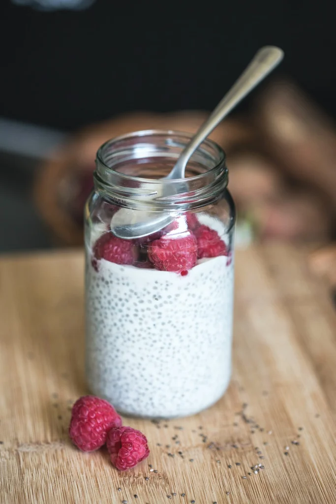 Chiapudding mit Beeren