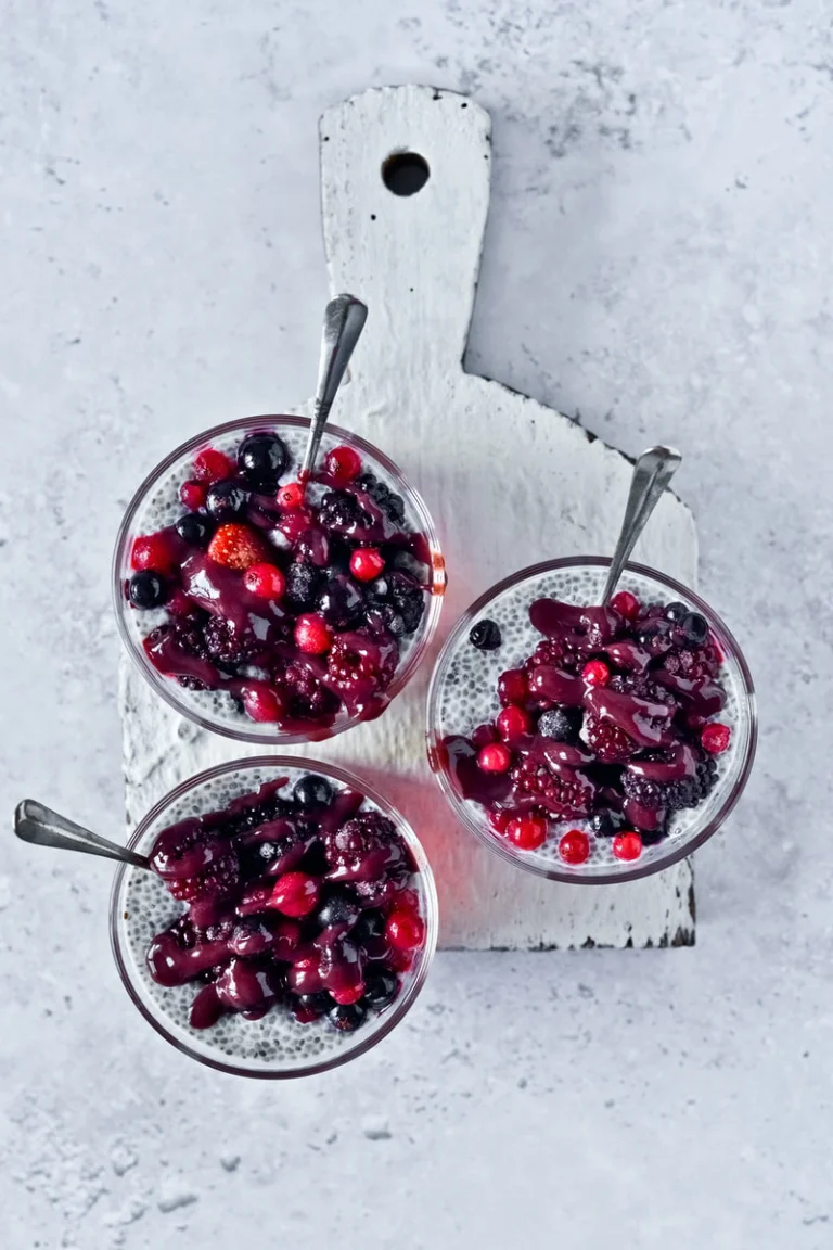 Chiapudding mit Wildbeeren